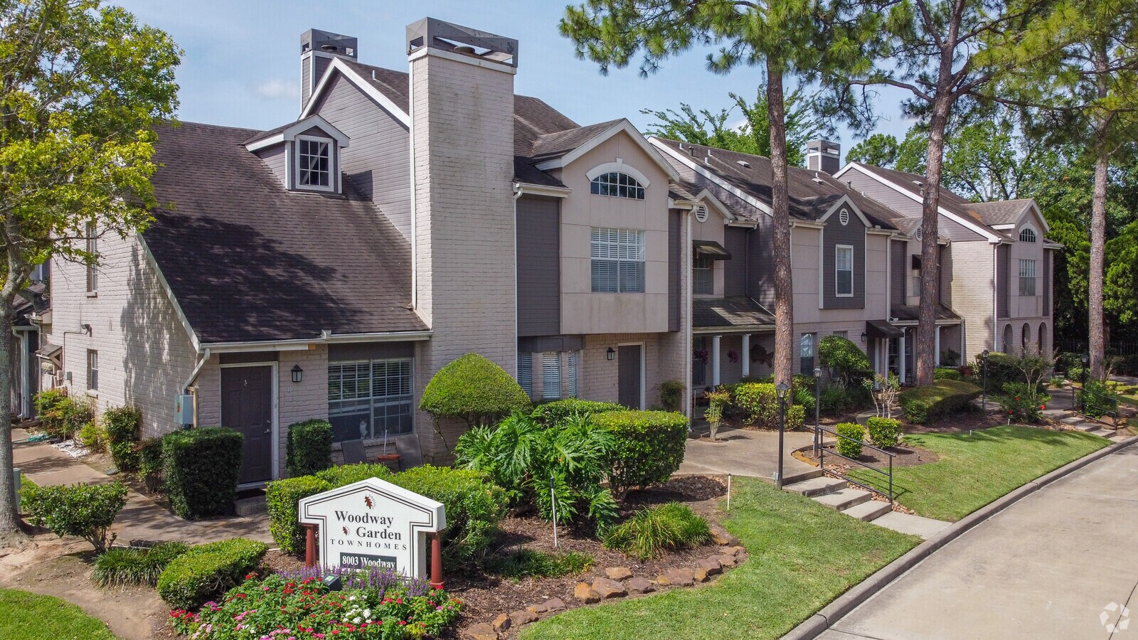 8003 Woodway Dr, Houston, TX 77063