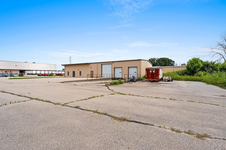 1373 Kimberly Dr, Neenah, WI for sale - Building Photo - Image 2 of 66