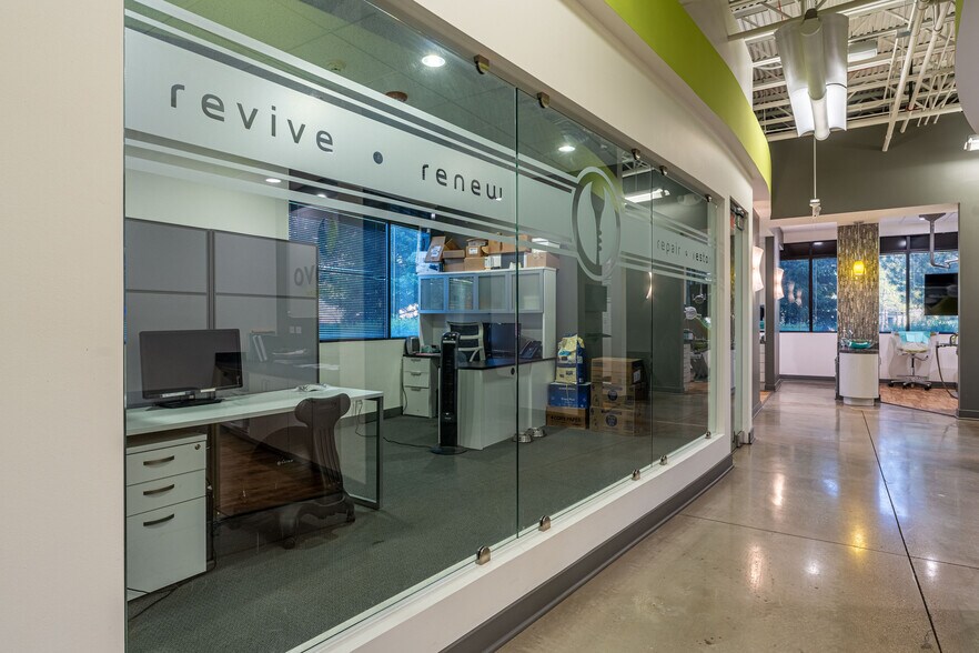 3000 Woodcreek Dr, Downers Grove, IL for sale - Interior Photo - Image 3 of 15