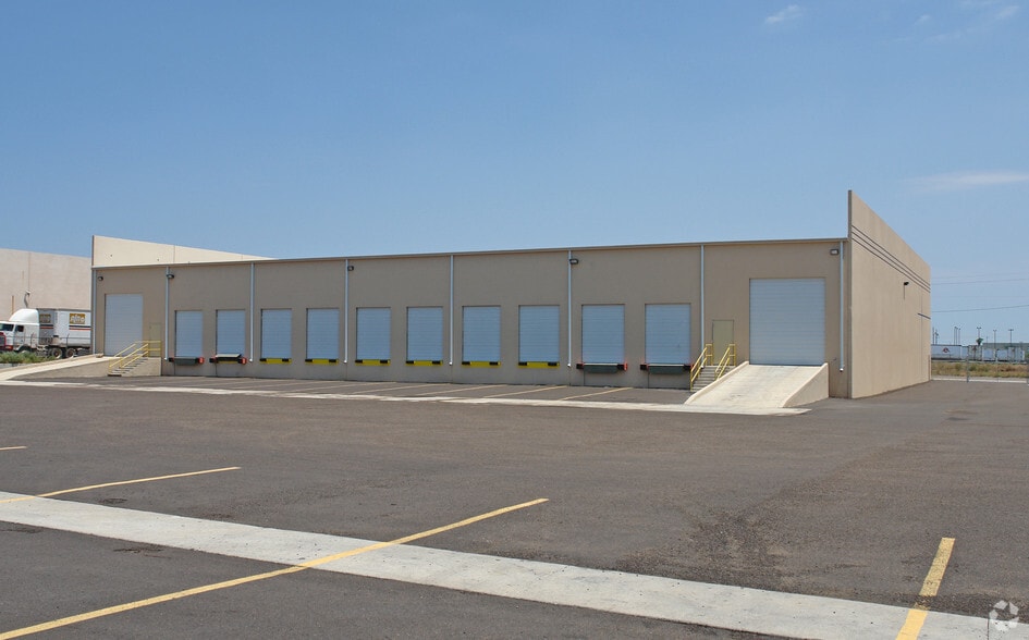 8408 Amparan Rd, Laredo, TX for lease - Building Photo - Image 2 of 2