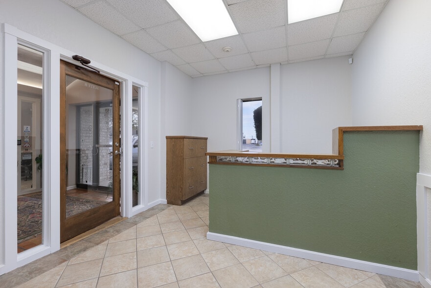 12150 Valliant St, San Antonio, TX for lease - Building Photo - Image 3 of 11