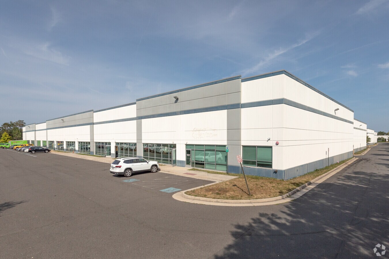 25395 Pleasant Valley Rd, Chantilly, VA 20152