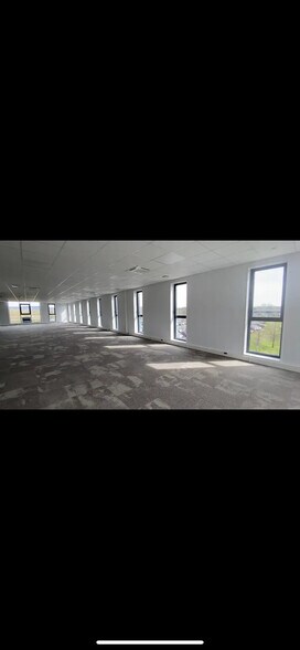 Office in VAL-DE-REUIL for lease - Building Photo - Image 3 of 17