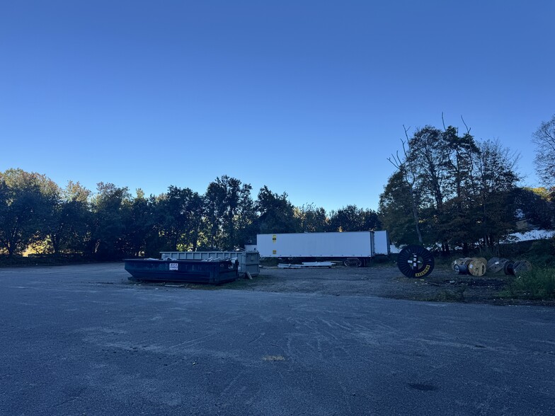 300 Roosevelt Dr, Seymour, CT for lease - Building Photo - Image 2 of 3