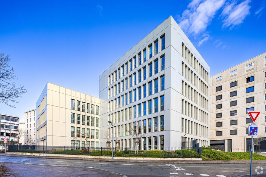 Office in Lyon for lease - Building Photo - Image 3 of 3