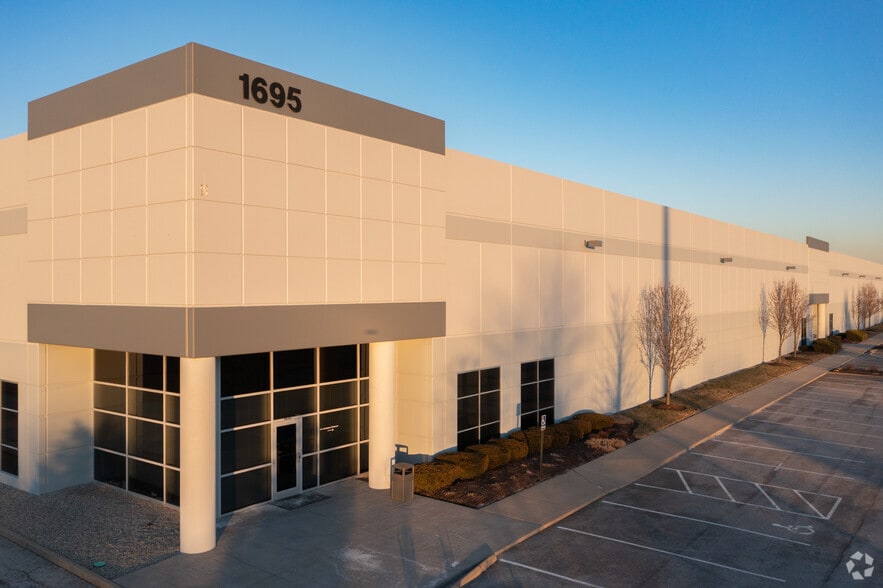 16551695 Worldwide Blvd, Hebron, KY 41048