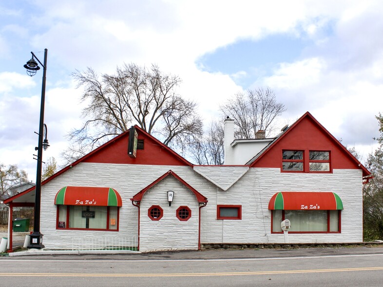 69 Washington St, Fox Lake, IL for sale - Building Photo - Image 1 of 23