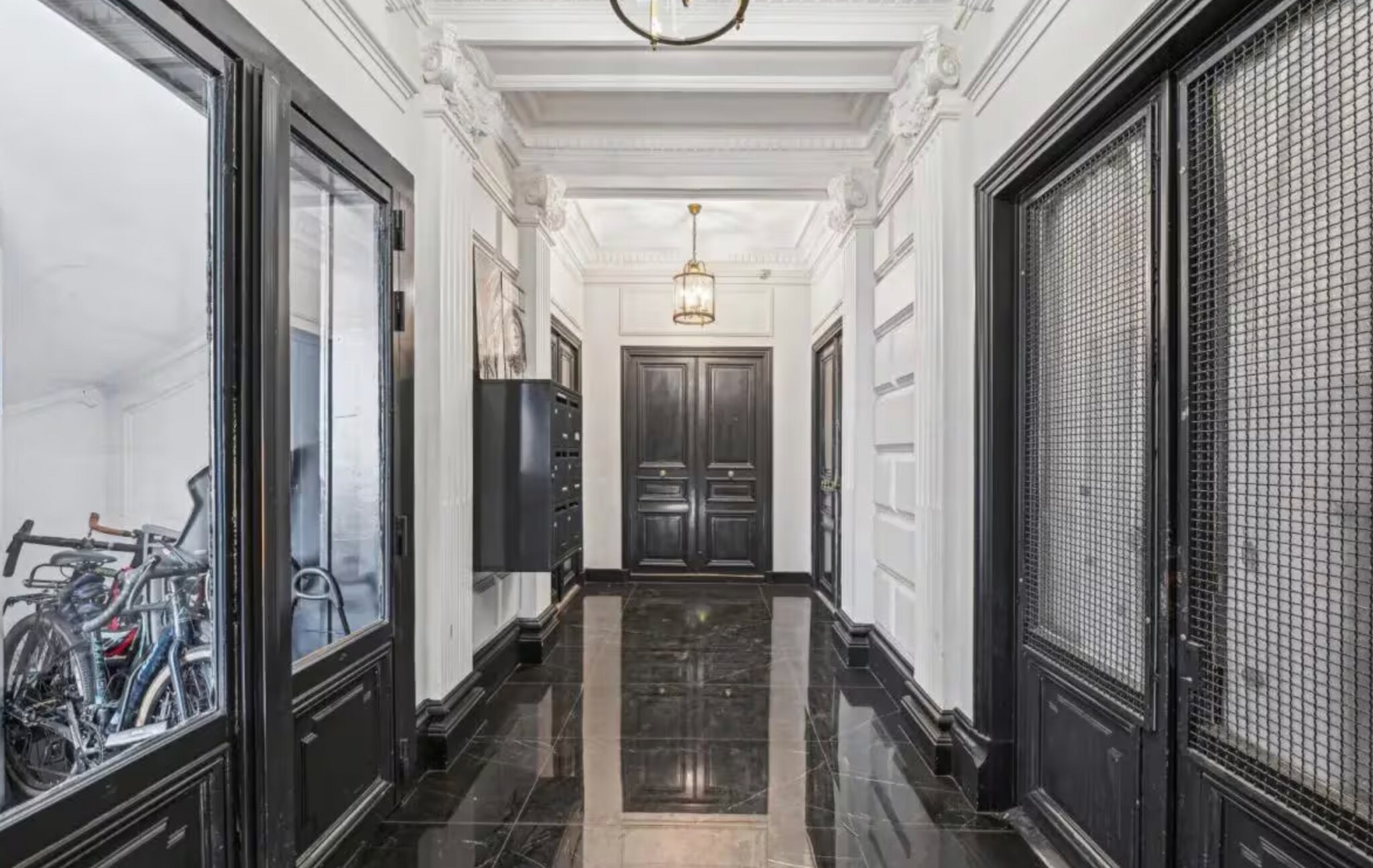 Rue De Maubeuge, Paris for lease Interior Photo- Image 1 of 8