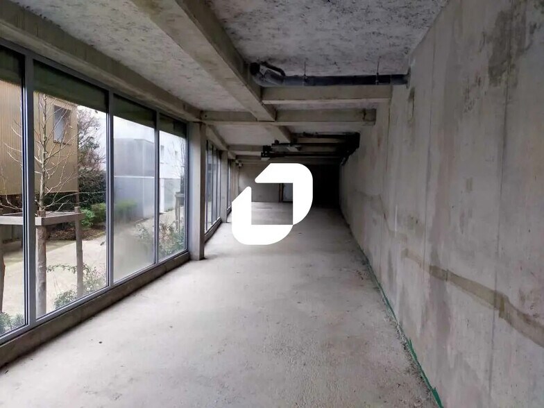 Office in Bordeaux for lease - Interior Photo - Image 3 of 6