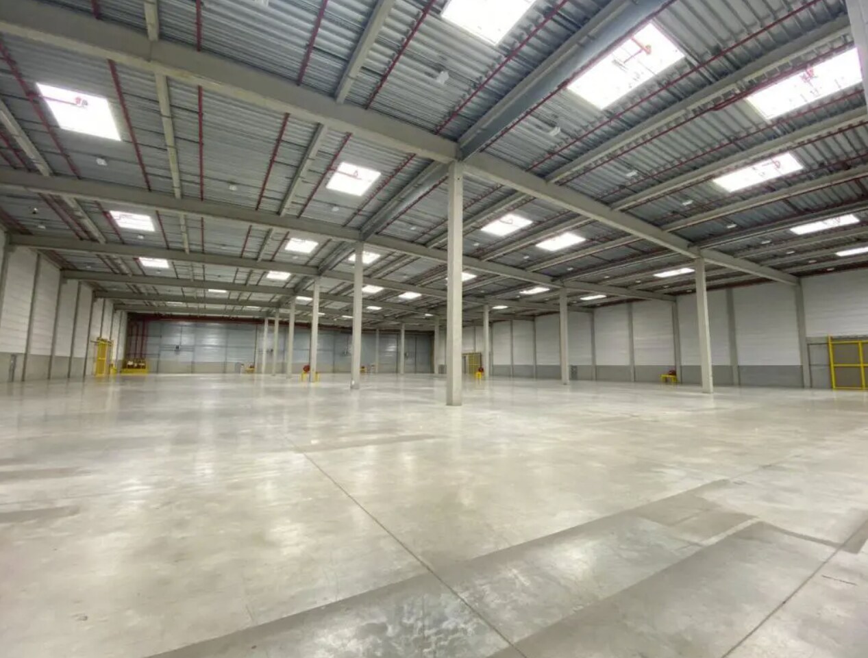 Industrial in Le Plessis-Pâté for lease Interior Photo- Image 1 of 4