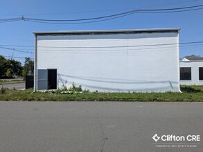 2175 Spruce St, Ewing, NJ for lease Interior Photo- Image 1 of 4