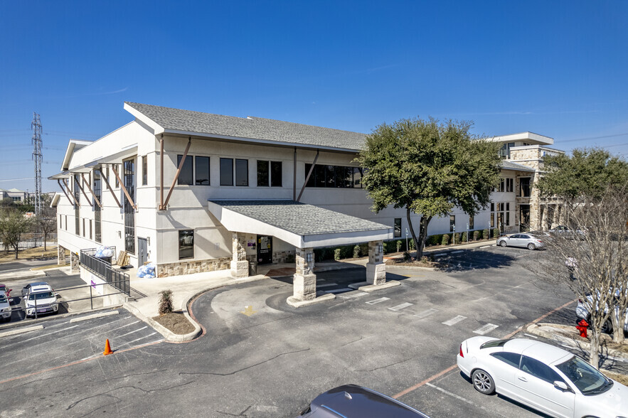 423 Treeline Park, San Antonio, TX for lease - Building Photo - Image 1 of 6