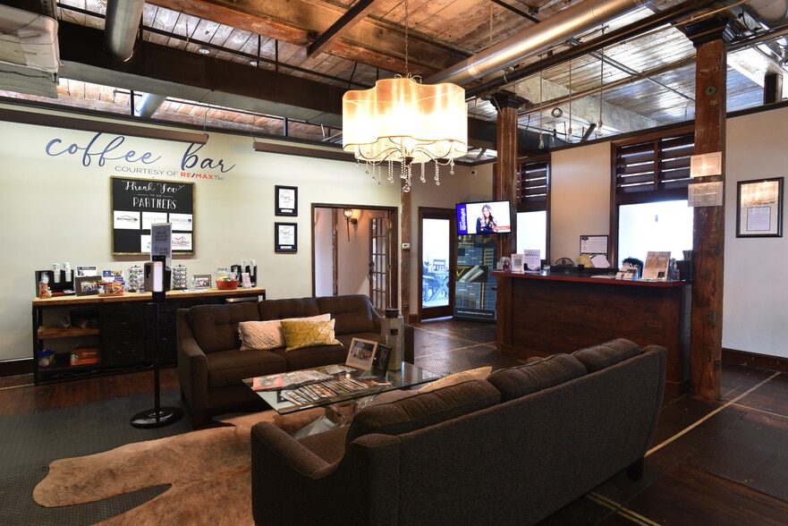 554 W Main St, Buford, GA for lease - Interior Photo - Image 2 of 21