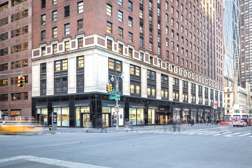 250 W 57th St, New York, NY for lease - Building Photo - Image 3 of 4