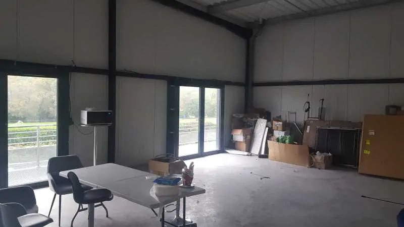 Office in Montussan for lease - Interior Photo - Image 3 of 4