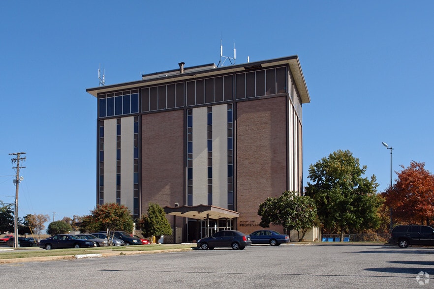 7300 NW 23rd St, Bethany, OK 73008