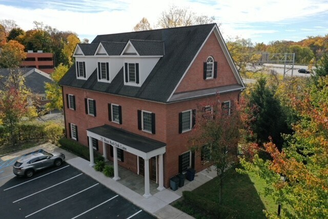 25 W Red Oak Ln, White Plains, NY for sale - Building Photo - Image 1 of 1