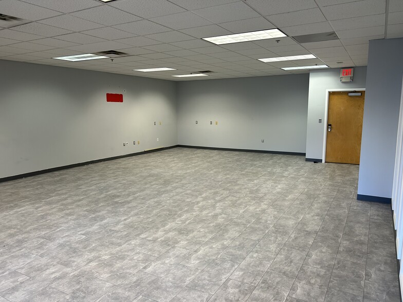 Route 31 N, Hopewell, NJ for lease - Interior Photo - Image 2 of 19