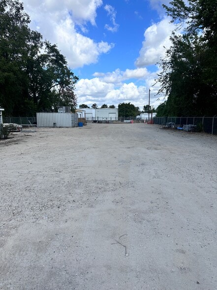 4430 Pinemont Dr, Houston, TX for lease - Building Photo - Image 2 of 6