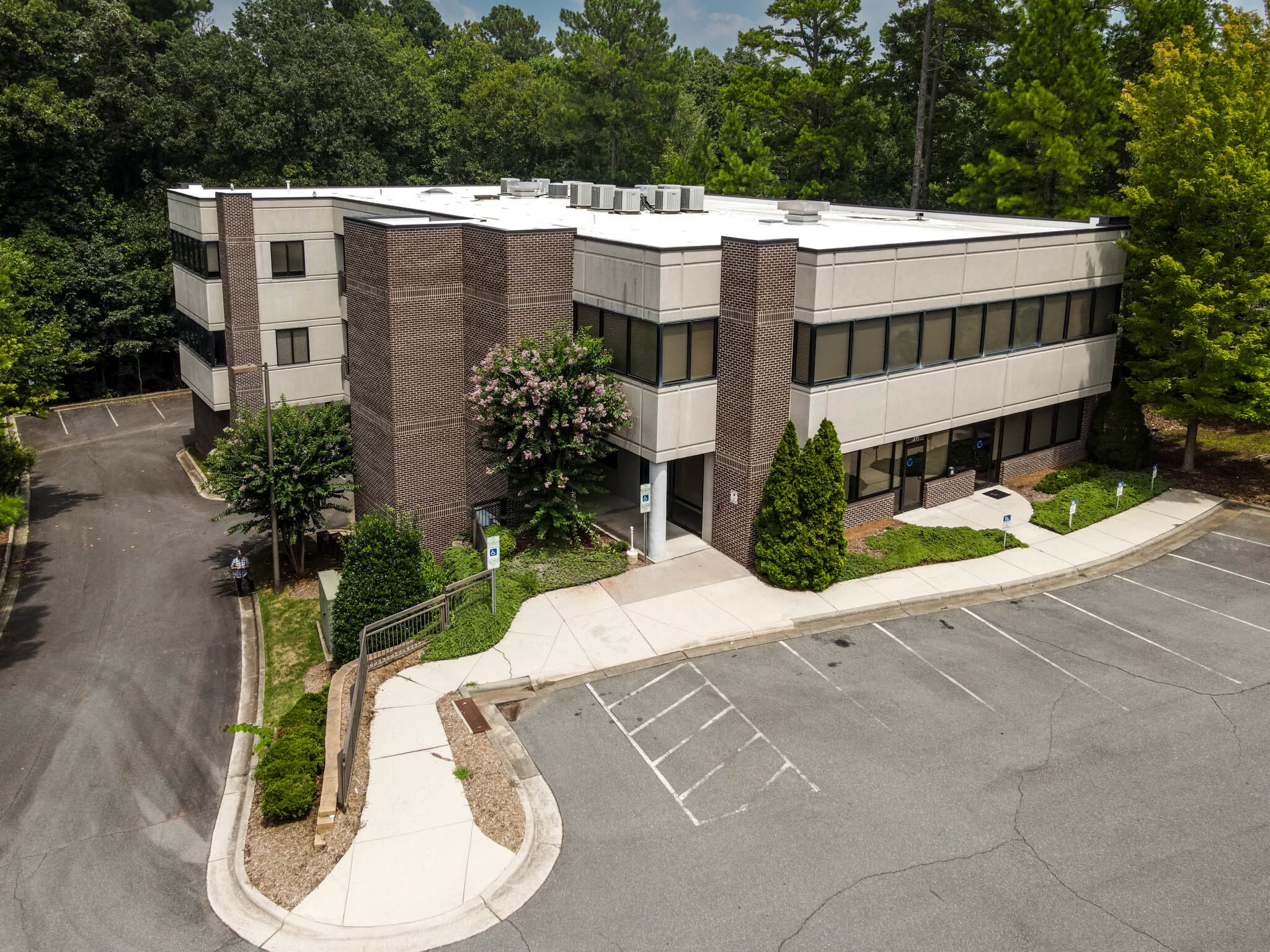 301 Providence Rd, Chapel Hill, NC for lease Building Photo- Image 1 of 7