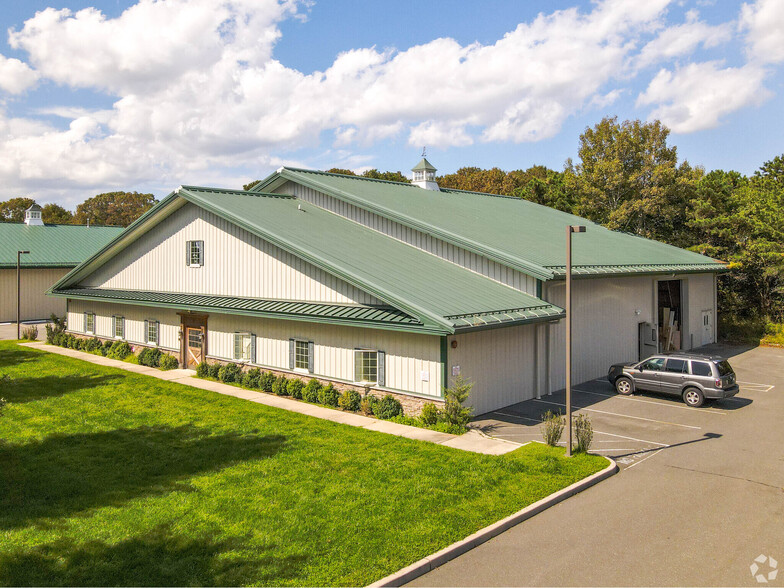 2 Windmere Ct, Speonk, NY for lease - Building Photo - Image 1 of 3