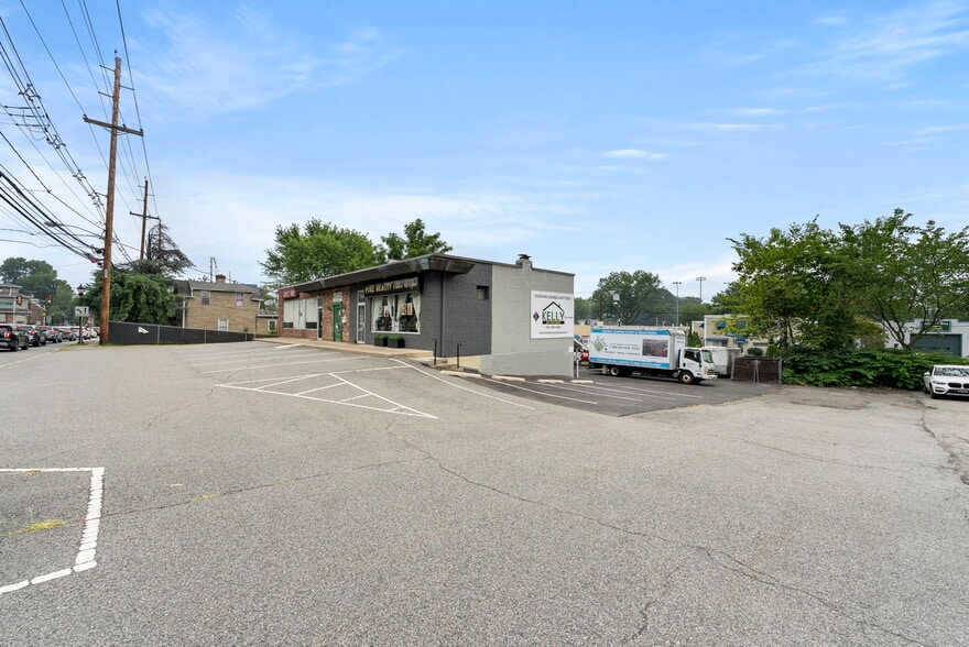 111 Kinderkamack Rd, Emerson, NJ for sale - Building Photo - Image 2 of 6