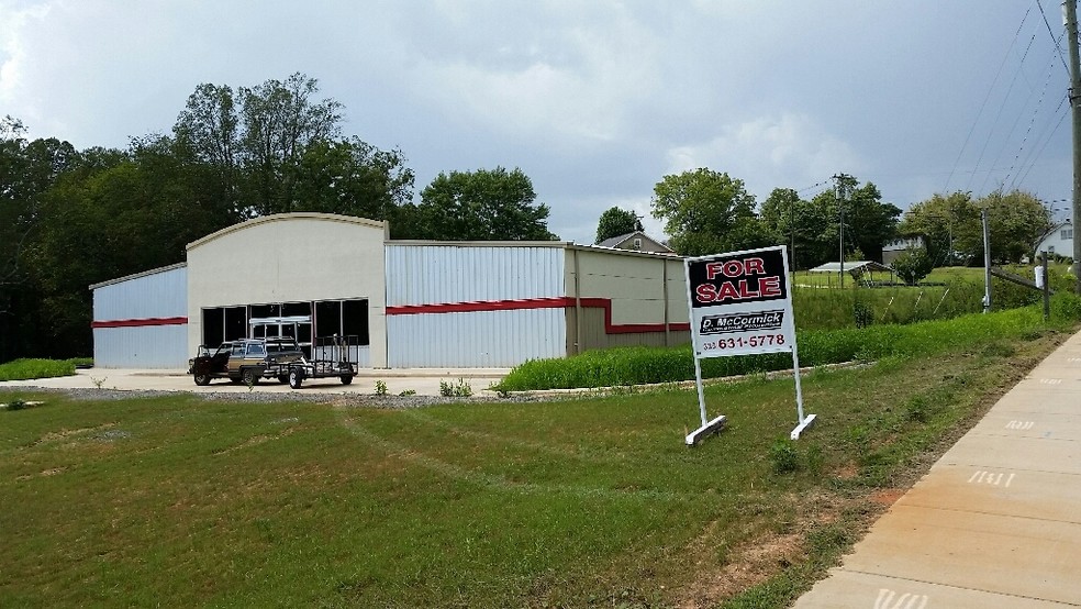 33 Sparta Rd, North Wilkesboro, NC for lease - Building Photo - Image 3 of 6