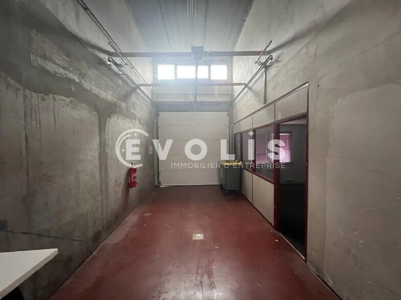 Flex in Alfortville for lease - Interior Photo - Image 3 of 13