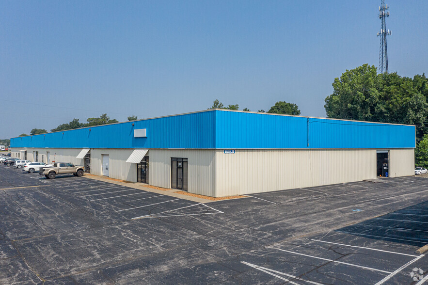 1850 Business Park Dr, Clarksville, TN for lease - Building Photo - Image 2 of 5