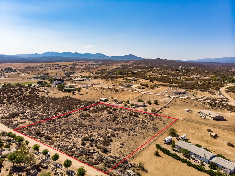 616 Trotter Ln, Aguanga, CA 92536