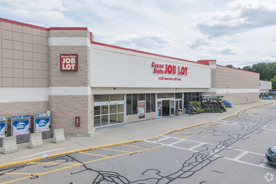 1919 Diamond Hill Rd, Woonsocket, RI for sale - Primary Photo - Image 1 of 1