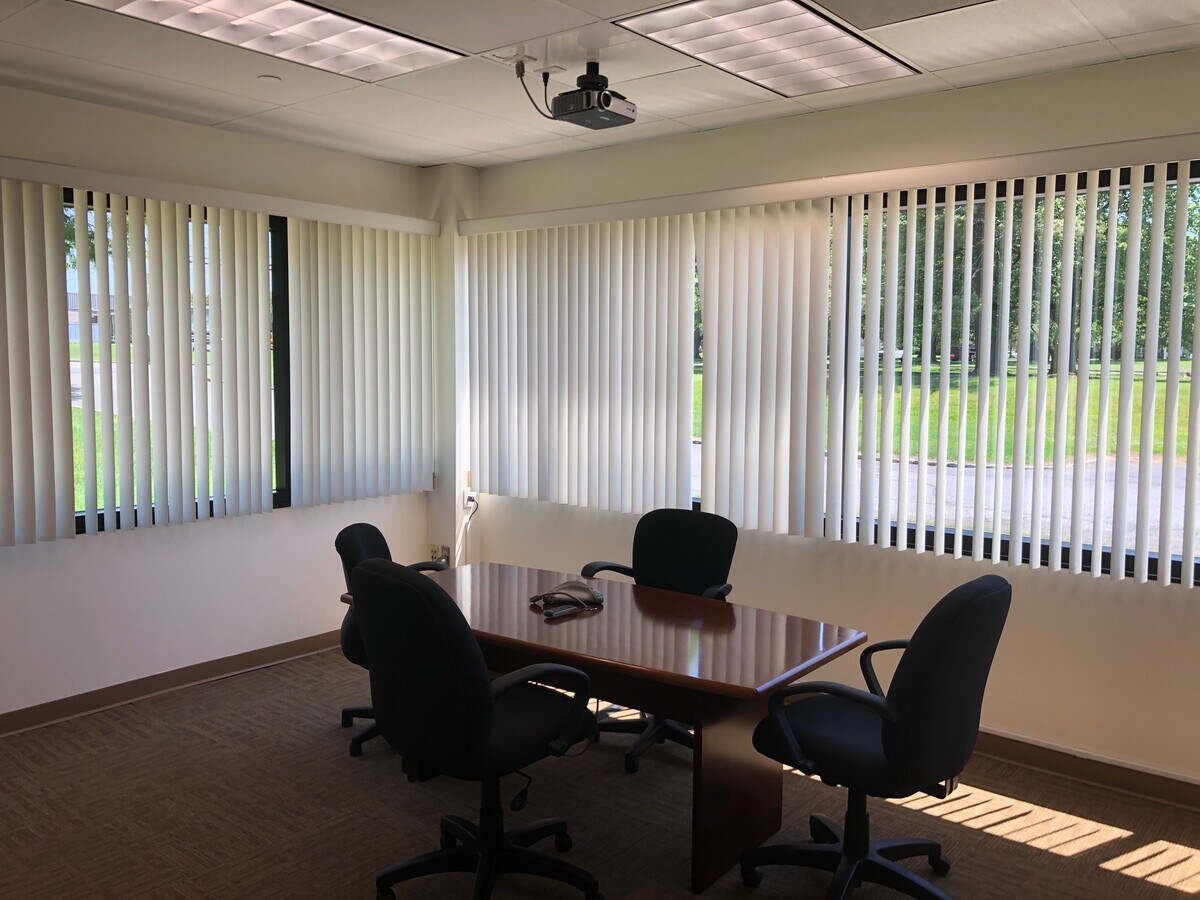 4 Henderson Dr, West Caldwell, NJ 07006