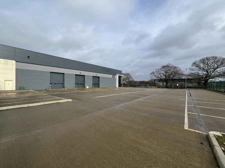 Houghton Ave, Waterlooville for lease - Building Photo - Image 3 of 32