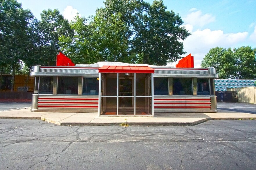950 Bay St, Springfield, MA for sale - Building Photo - Image 2 of 8