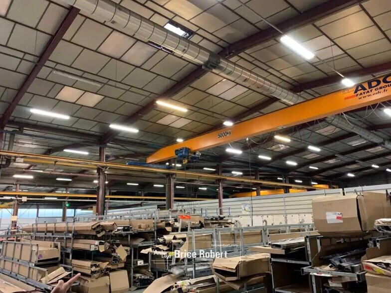 Office in Vaulx-en-Velin for lease - Interior Photo - Image 2 of 5