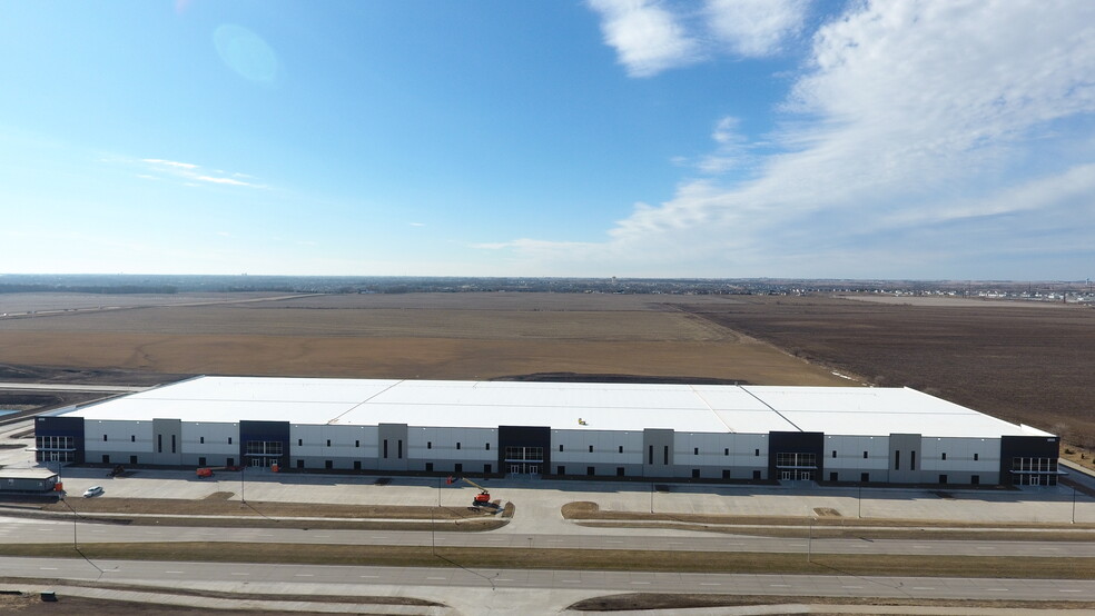 128th St And Meredith Dr, Urbandale, IA for lease - Building Photo - Image 1 of 5