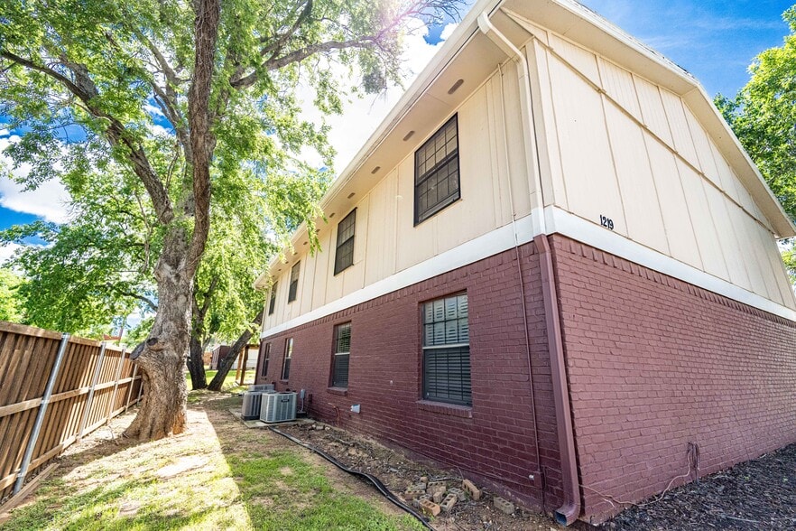 1226-1232 Avenue A, Denton, TX for sale - Building Photo - Image 3 of 21