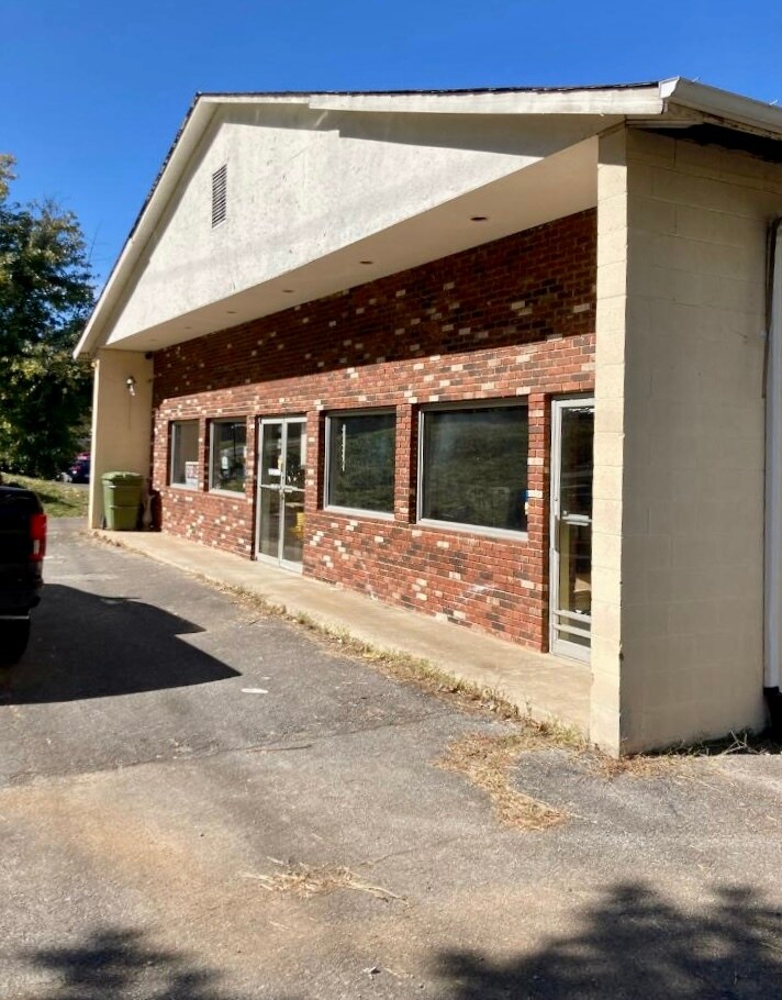 2121 Roanoke Blvd, Salem, VA for sale Building Photo- Image 1 of 1