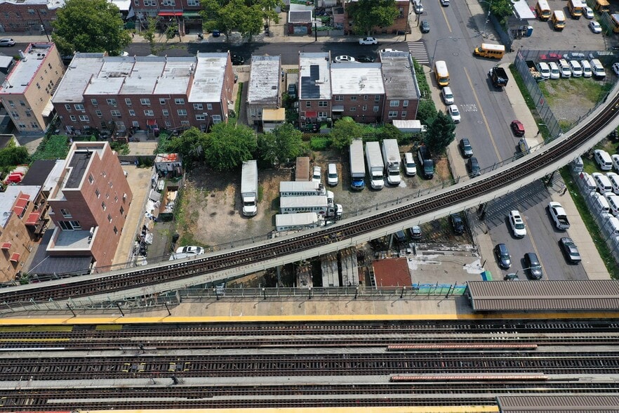 2383 Stillwell Ave, Brooklyn, NY for sale - Building Photo - Image 2 of 7