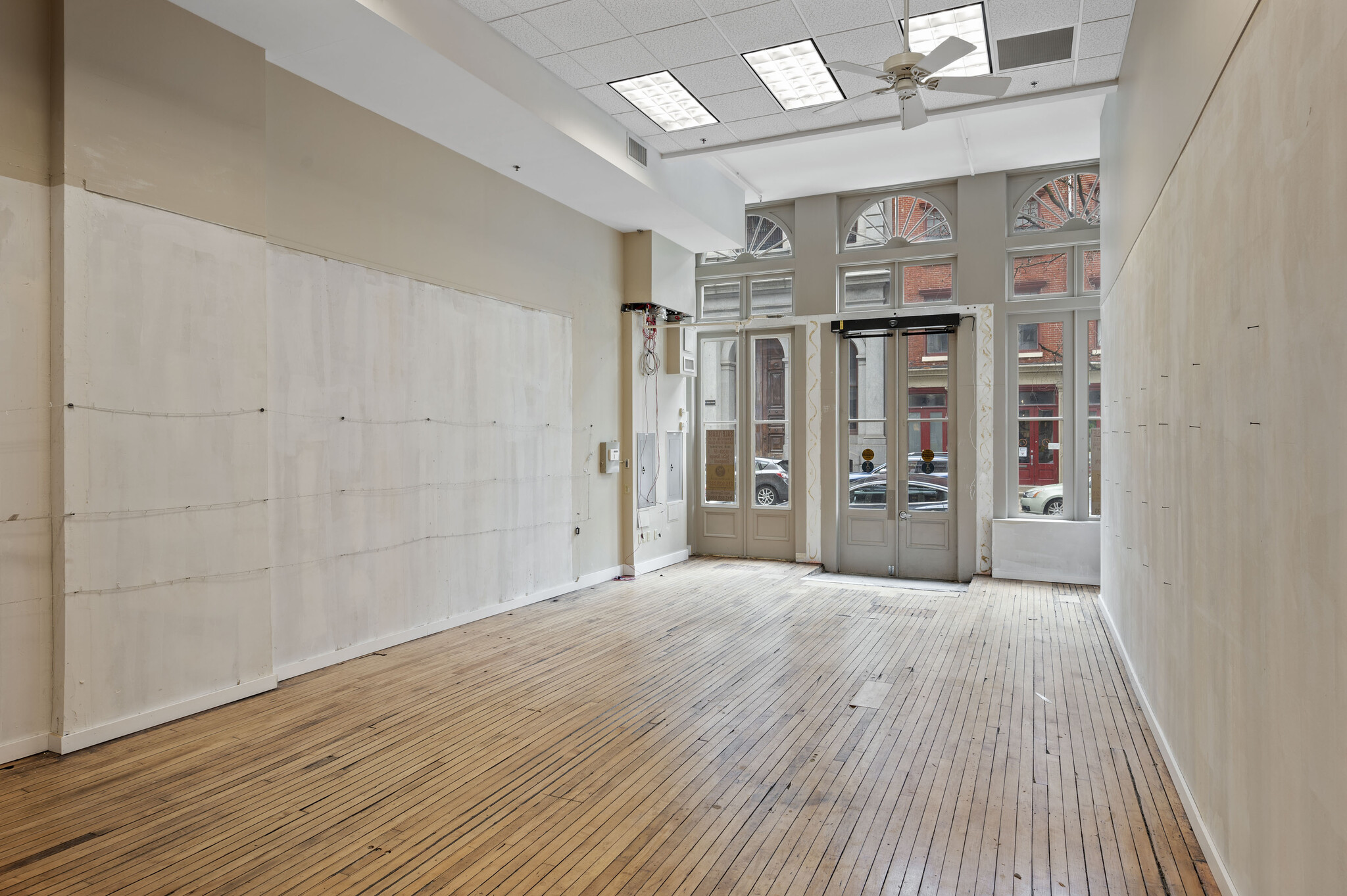 28 N 3rd St, Philadelphia, PA for lease Interior Photo- Image 1 of 22