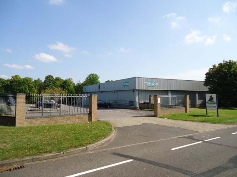 Winklebury Way, Basingstoke for sale - Primary Photo - Image 1 of 1
