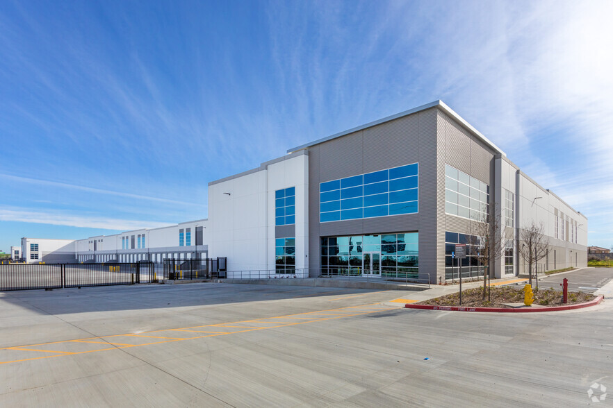 5050 Yosemite Ave, Lathrop, CA for lease - Primary Photo - Image 1 of 11