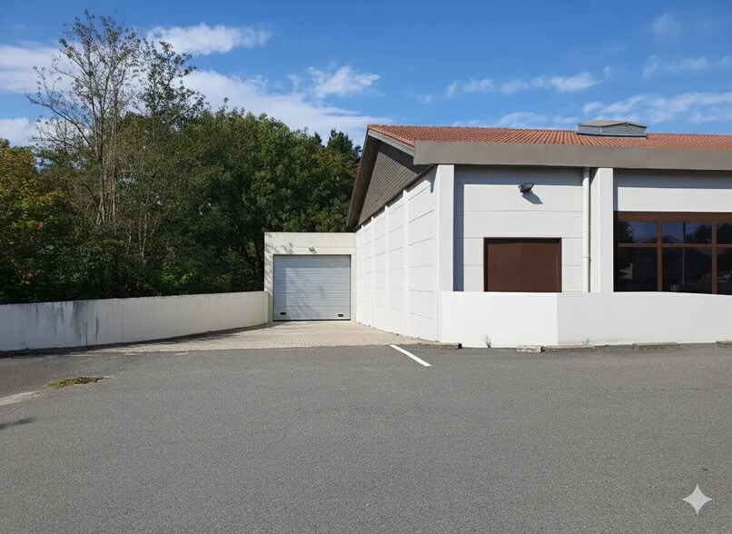 Boulevard De L'Hippodrome, Feurs for lease - Building Photo - Image 2 of 4