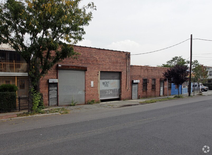 378 Johnston Ave, Jersey City, NJ 07304