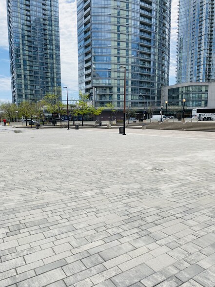 65 Navy Wharf, Toronto, ON for lease - Building Photo - Image 2 of 3