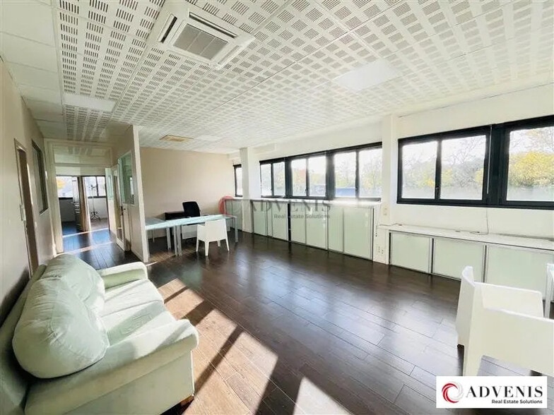 Office in Mérignac for lease - Interior Photo - Image 2 of 8