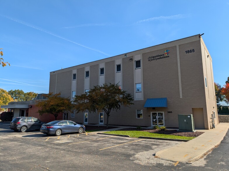 1871 Bailey Rd, Cuyahoga Falls, OH for sale - Building Photo - Image 1 of 15