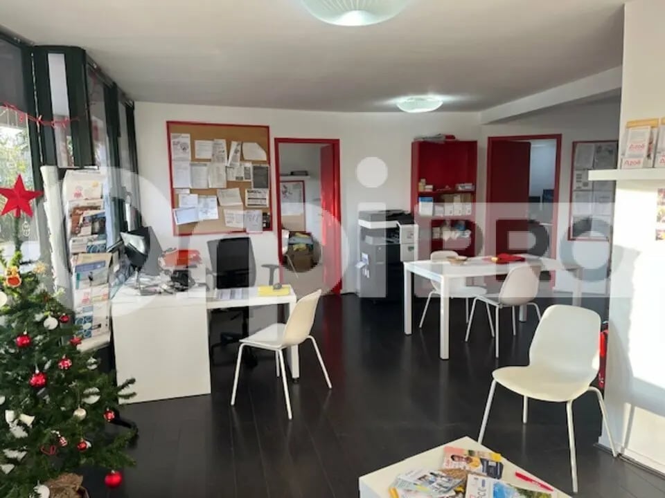 Office in La Rochelle for lease Building Photo- Image 1 of 3