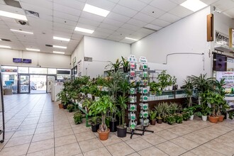 9562-9580 Garden Grove Blvd, Garden Grove, CA for lease Building Photo- Image 2 of 3