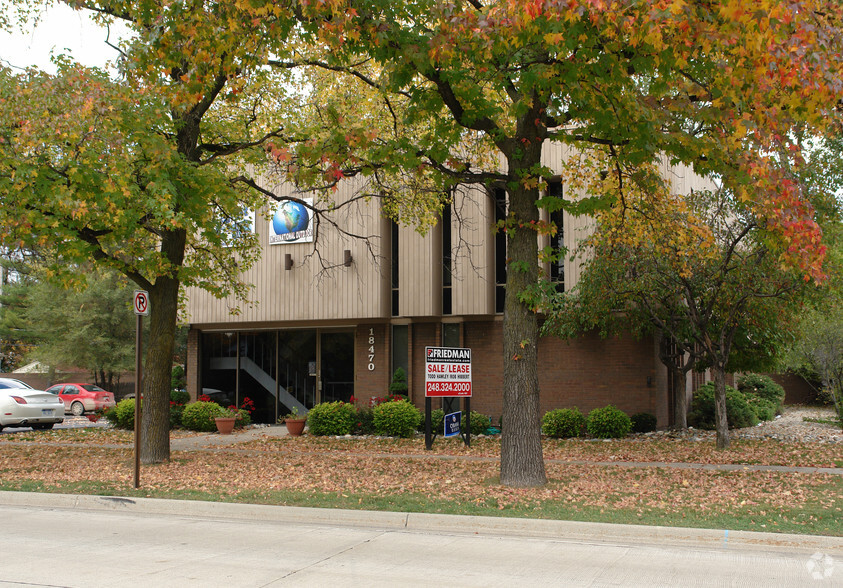 18470 W 10 Mile Rd, Southfield, MI for lease - Building Photo - Image 2 of 4